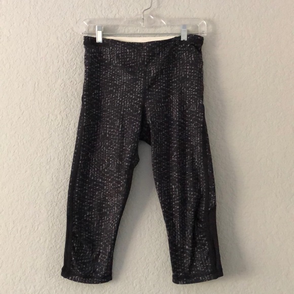 lululemon athletica Pants - Black / Grey Lululemon patterned cropped leggings